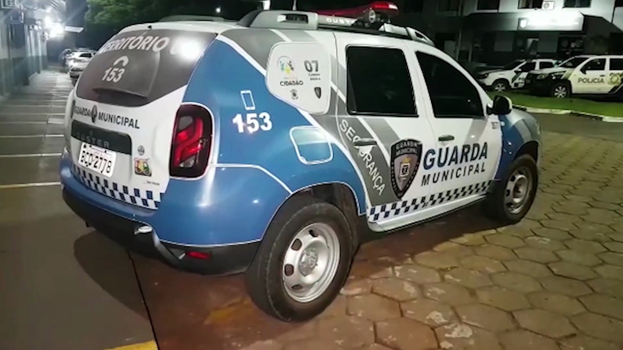 Condutor é detido por embriaguez após bater em veículos estacionados no Brasmadeira