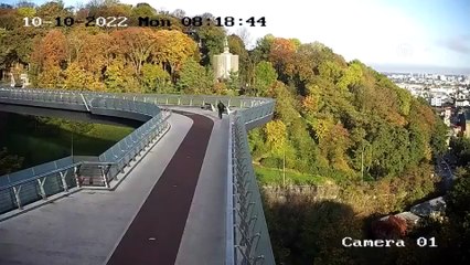 Kiev'de roketin köprüyü vurma anı güvenlik kamerasında