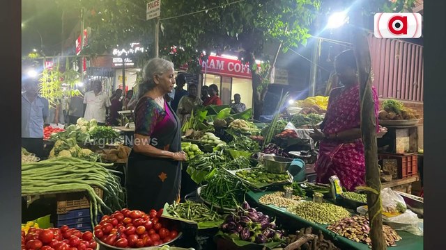 Viral Video | Nirmala Sitharaman buys Vegetables from Chennai Local Market
