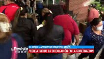Empujones, gritos y cohetes: un grupo intenta retirar a otro que está en vigilia en las puertas de la Gobernación de Santa Cruz