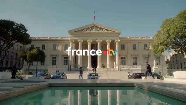 La Stagiaire - saison 7 Bande-annonce VF