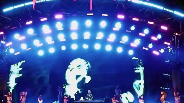 David Guetta joue son nouveau tube I'm Good en live