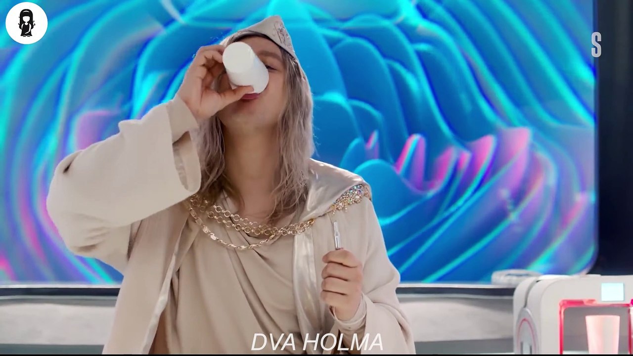 In Future, Female & Male Population Are Separated By Wall As They Are Enemies