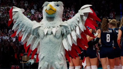 Polskie akcenty w Lidze Mistrzów, Świątek oddaje nagrodę.Zapraszamy na Sport Flesz