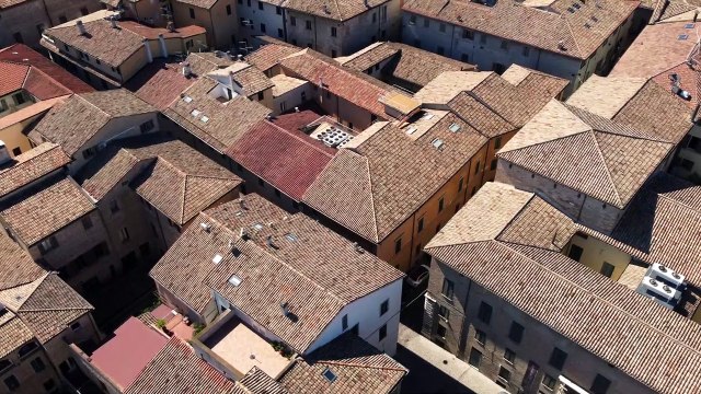 Raccolta differenziata a Pesaro, arriva la carta smeraldo in centro