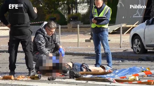 Imágenes de los destrozos ocasionados por uno de los bombardeos rusos en Kiev, Ucrania