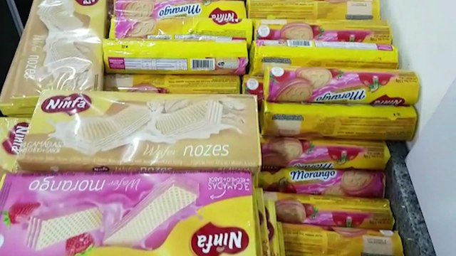 Bolachas furtadas de caminhão são recuperadas no Bairro Santos Dumont