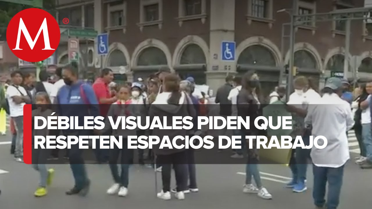 Comerciantes bloquean calles de CdMx; piden que los dejen vender en calles del centro