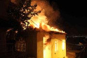İzmir 3. sayfa haberleri: İzmir'de alevli gece: 3 katlı müstakil ev alev alev yandı
