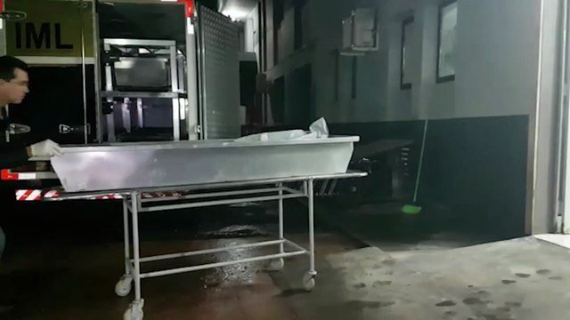 Corpo de idosa vítima de queda de mesmo nível é levado ao IML