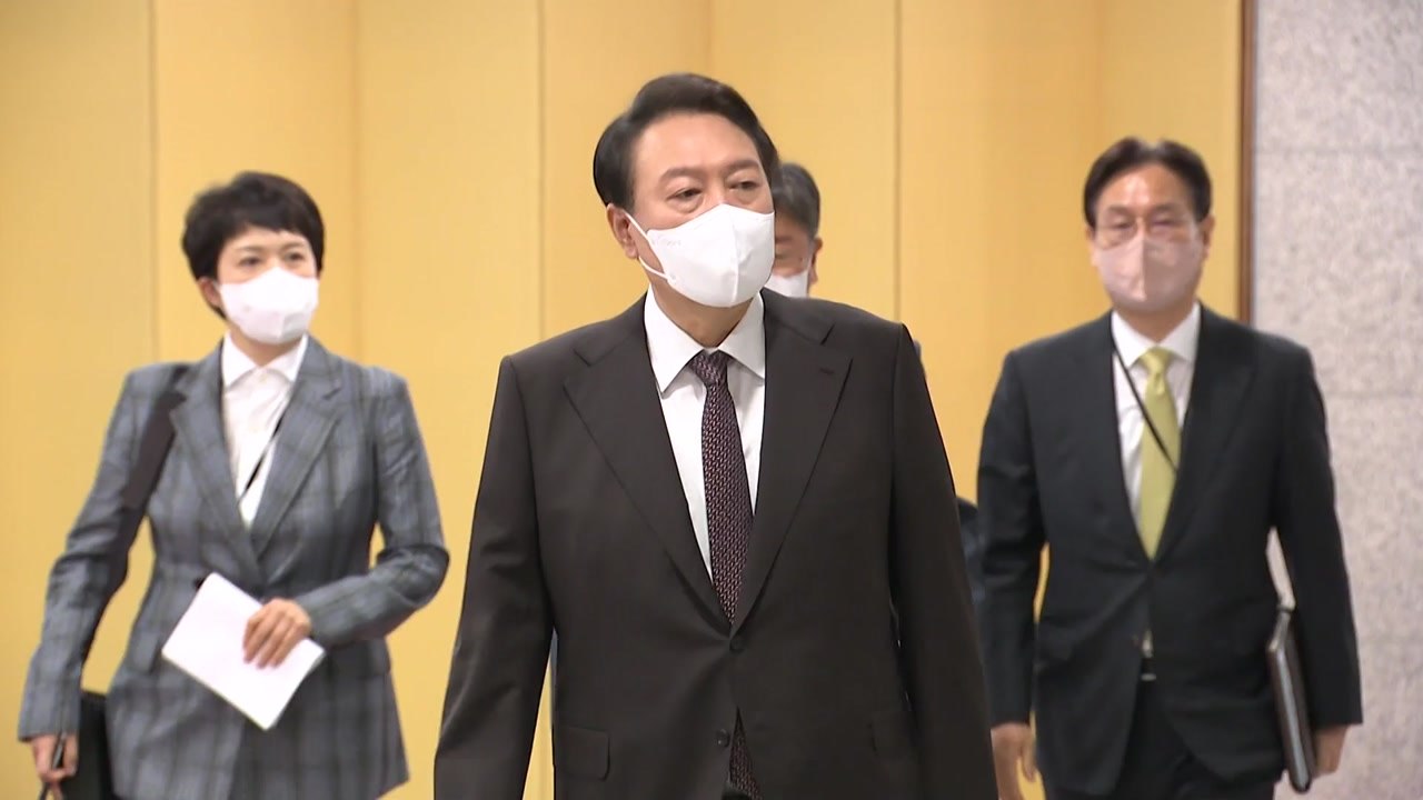 尹 "청년, 공정한 출발선 서도록...희망 사다리 놔야" / YTN