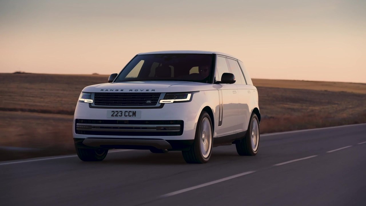 2023 Range Rover HSE P440e (SWB) in Ostuni Pearl White Driving Video ...