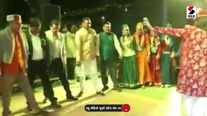 લોકકલાકરો સાથે હિમાચલ પ્રદેશના CM જયરામ ઠાકુરે લોકનૃત્ય કર્યુ