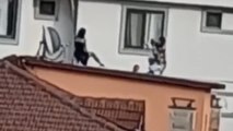 Tuzla'da binanın çatısında tehlikeli fotoğraf çekimi