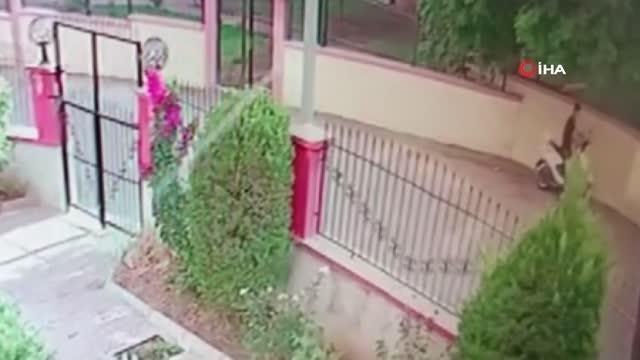 Herkesin gözü önünde motosikleti böyle çaldılar