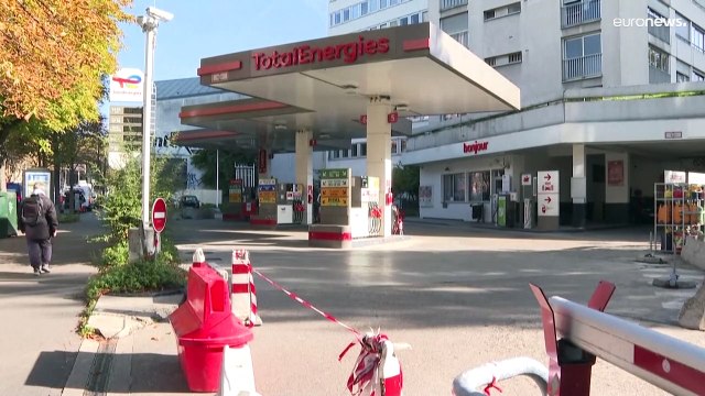 Франция: власти грозятся вмешаться в ситуацию с нехваткой бензина