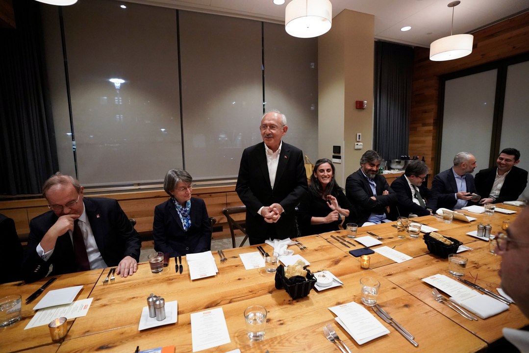 Kılıçdaroğlu, bilim insanlarıyla akşam yemeğinde bir araya geldi