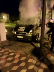 PARK HALİNDEKİ MİNİBÜS, ALEV ALEV YANDI