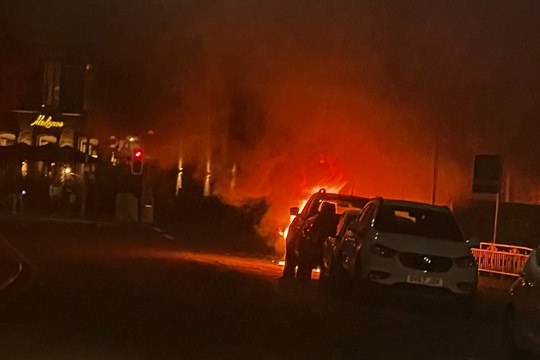 Edinburgh firefighters tackle car blaze near Bruntsfield and Morningside