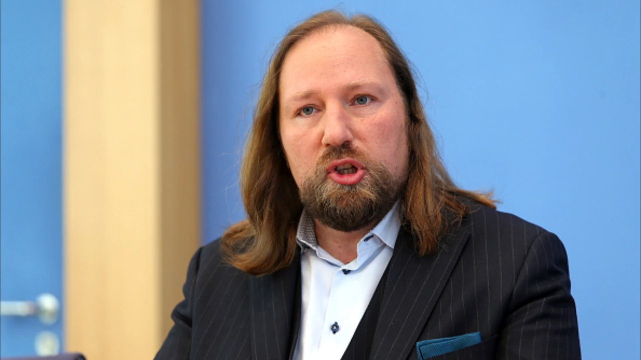 Hofreiter fordert Kampfpanzer als Antwort auf russische Raketen