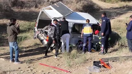 Manisa haberi! Kula'da devrilen minibüsün sürücüsü yaralandı