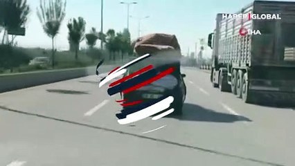 Trafikte şaşkına çeviren anlar! Cep telefonuna böyle kaydedildi