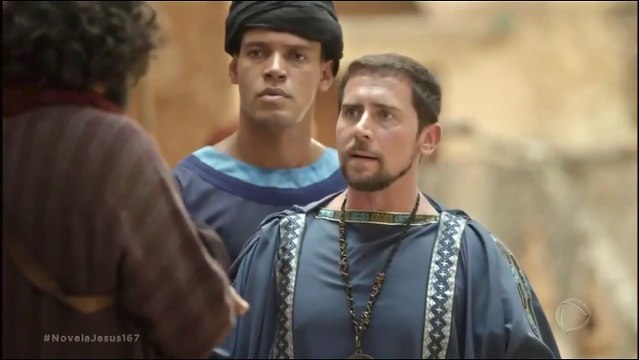 Caifás oferece 30 moedas de prata para Judas delatar Jesus