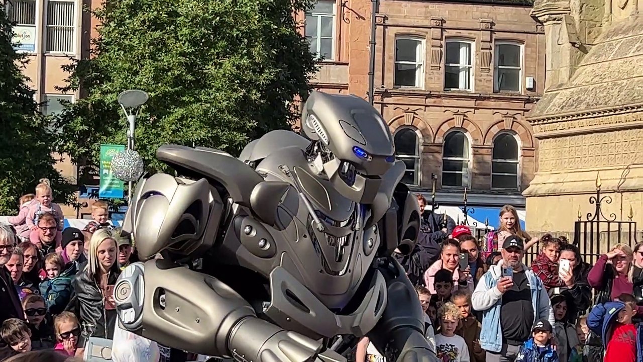 Robot Titan wows the crowds in Mansfield town centre