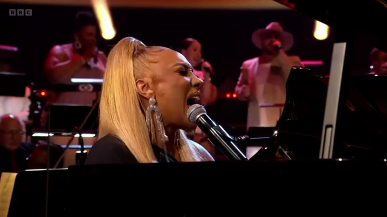 Sheléa - Don't Play That Song (You Lied) - Prom 47 Aretha Franklin Queen of Soul