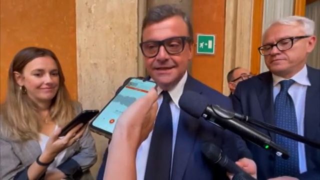 Calenda: Se Meloni farà come Polonia opposizione in piazza