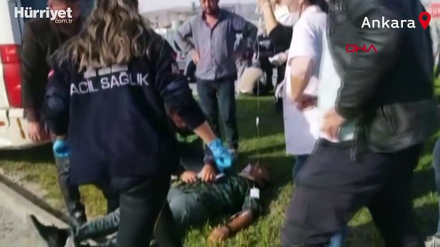 Ankara'da hafif ticari araç ile servis minibüsü çarpıştı: 8 yaralı