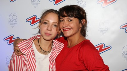 GALA VIDEO – Sinclair et Emma de Caunes : leur fille Nina amoureuse, elle présente son chéri ! (1)