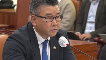 유병호, '문자 처음 보냈느냐'는 질의에 "답 않겠다" / YTN