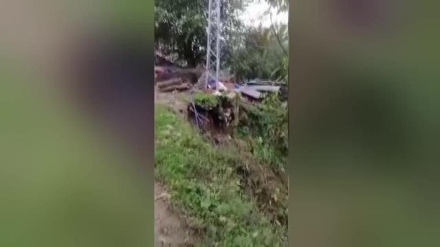 Sinop haberleri | Sinop'ta Sel Nedeniyle Elektrik Direğinin Altındaki Toprak Çöktü: Defalarca Dilekçe Vermemize Rağmen Herhangi Bir İşlem Yapılmadı