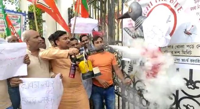 ডেঙ্গু প্রতিরোধে ব্যর্থ পুর প্রশাসকমন্ডলী, মঙ্গলবার হাওড়া পুরসভার গেটে বিক্ষোভ বিজেপির