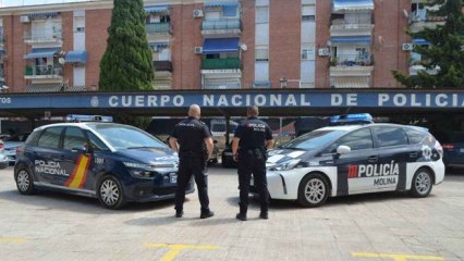 Un vecino grabó este lunes cómo atendían los sanitarios al joven sudamericano que fue apuñalado por el indigente en Molina de Segura.