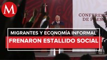 AMLO defiende economía informal y llama héroes a migrantes por impulsarla