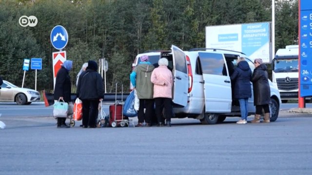 Очереди из украинских беженцев на российско-латвийской границе (11.10.2022)