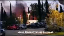 L'incendio di auto e camper a Sesto Fiorentino