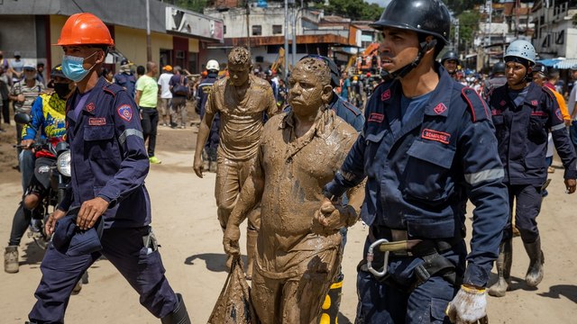 “Seguiremos buscando a los desaparecidos hasta que Dios lo permita”: desgarrador testimonio de la tragedia en Las Tejerías