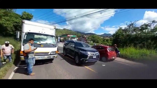 Joven motociclista muere arrollado por un camión repartidor en la salida a Valle de Ángeles