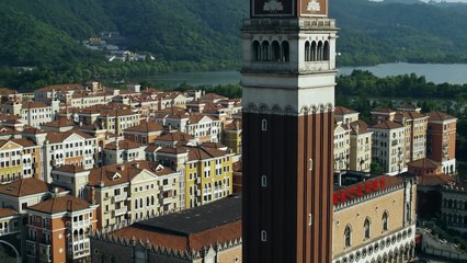 Archi-faux Bande-annonce (EN)