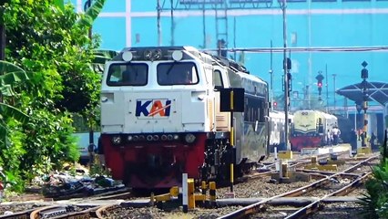 KERETA!!!  MELIHAT KERETA API PAGI DI AREA SURABAYA