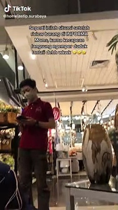 Pas semua sibuk asik belanja