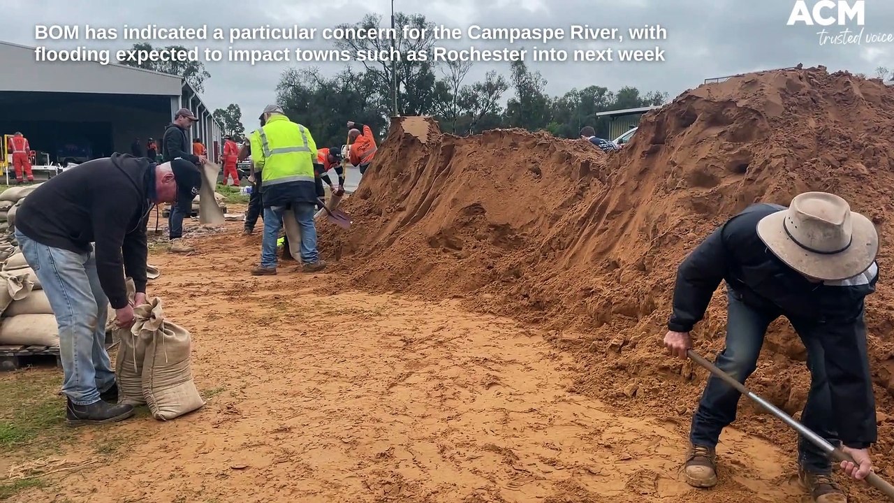 Marathon sandbagging efforts in Rochester are underway ahead of predicted sever flooding | October 12, 2022 | Bendigo Advertiser