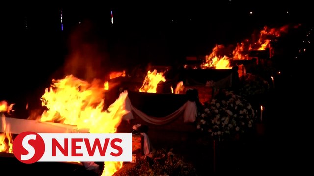 Thai massacre victims 'sent to heaven' in mass cremation