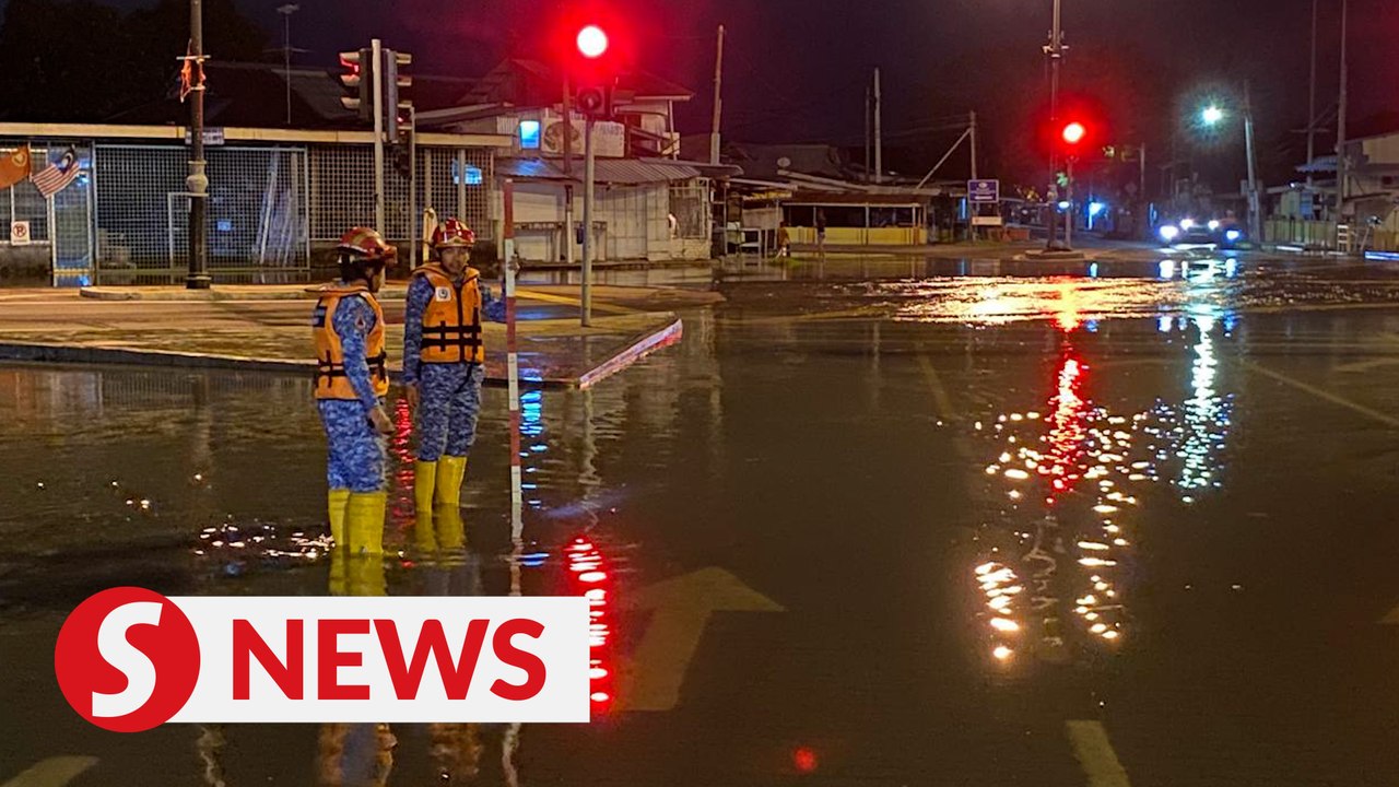Kuala Kedah ferry terminal hit by flash floods due to high tide phenomenon