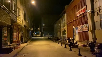 Yıkılma tehlikesi olan apartman tahliye edildi... Bina sakinleri geceyi sokakta geçirdi