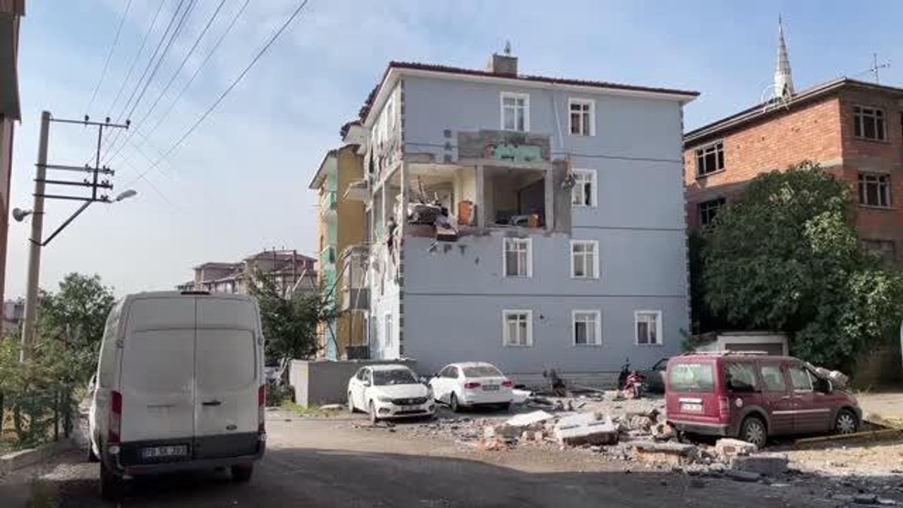 Son dakika haber! Doğal gaz kaynaklı patlamada 4 kişi yaralandı - Binadaki hasar (2)