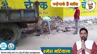 Ramesh Matiala - Malwa lying on the road was picked  and cleaned a road